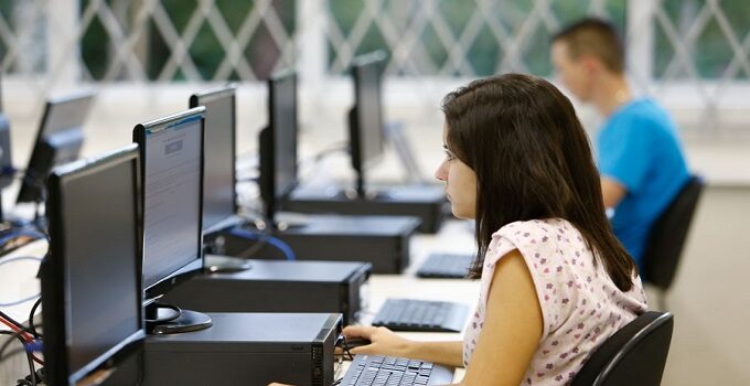 Senai Paraná abre 250 vagas em cursos gratuitos de aperfeiçoamento profissional em pacote Office, informática e cibersegurança